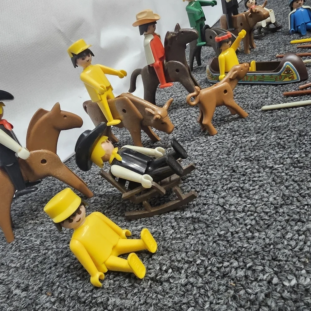 Vintage Cowboys & Indians Playmobil Figurines 27 Pieces +